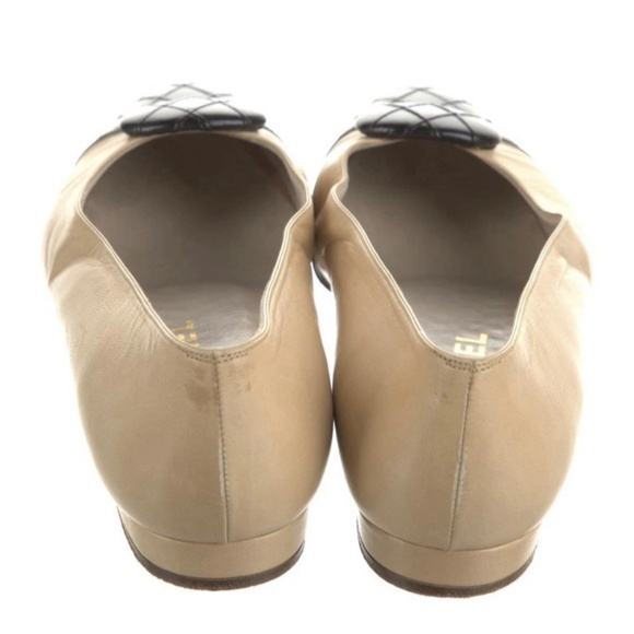 Authentic CHANEL Beige & Black Quilted Cap Toe Ballet Flats w/ Oval Accent Size - Picture 5 of 8
